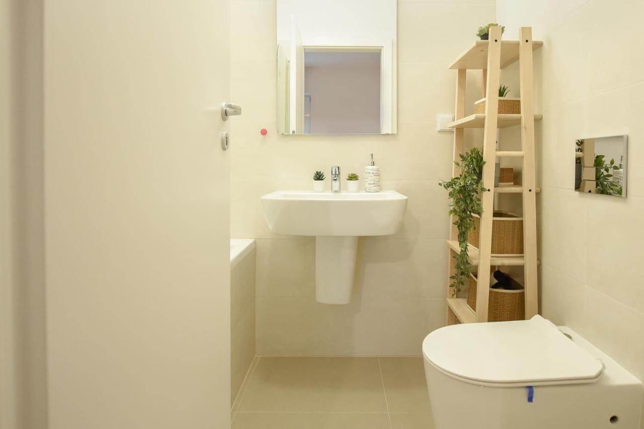 Vacation Feel - 2Br Apartment With Terrace & Private Parking In Baneasa Bucureşti Exterior foto