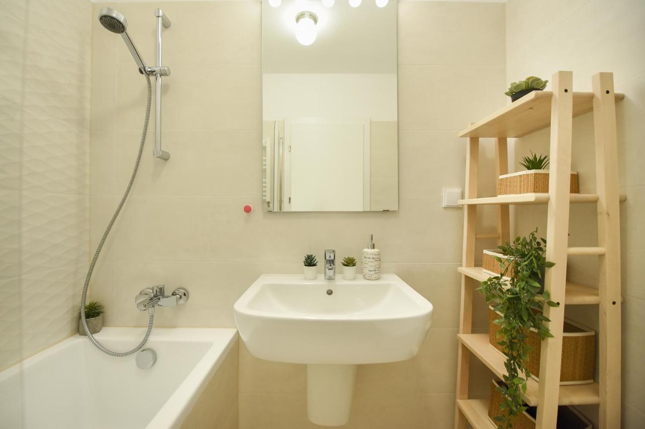 Vacation Feel - 2Br Apartment With Terrace & Private Parking In Baneasa Bucureşti Exterior foto