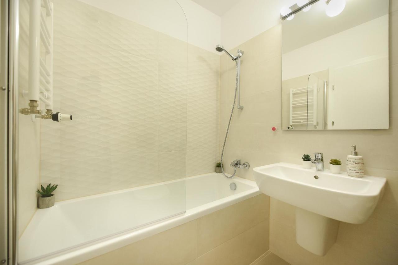 Vacation Feel - 2Br Apartment With Terrace & Private Parking In Baneasa Bucureşti Exterior foto