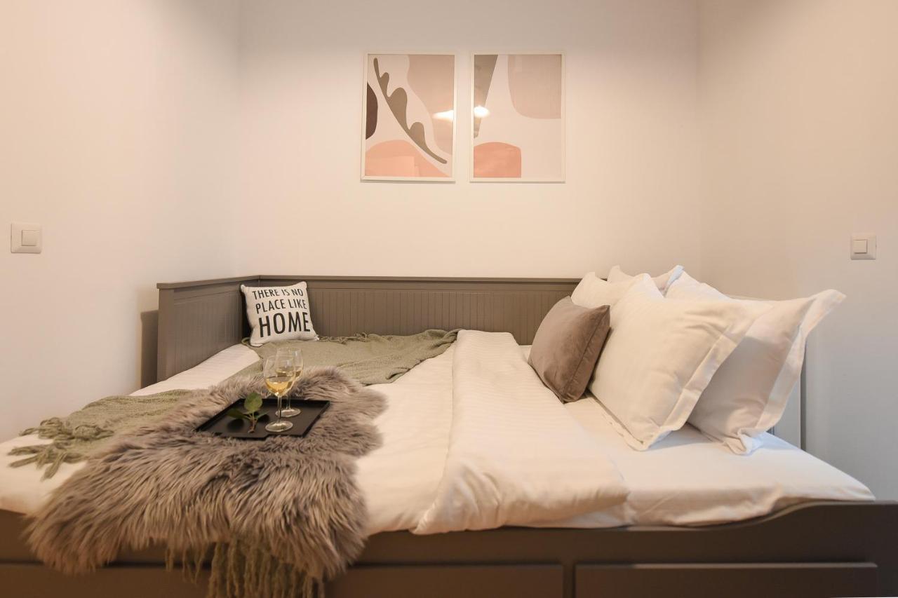Vacation Feel - 2Br Apartment With Terrace & Private Parking In Baneasa Bucureşti Exterior foto