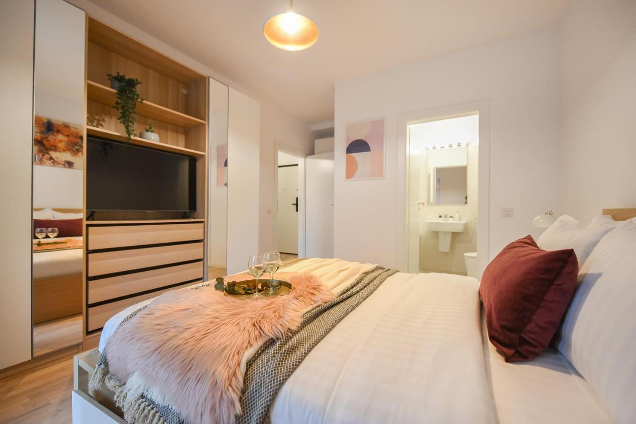 Vacation Feel - 2Br Apartment With Terrace & Private Parking In Baneasa Bucureşti Exterior foto